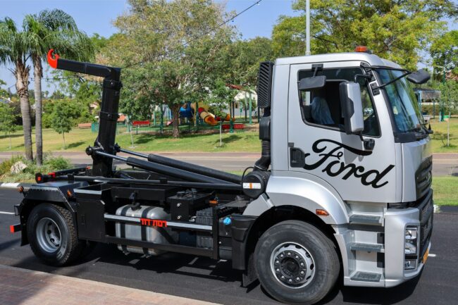 משאית פורד דגם 1833 רמסע