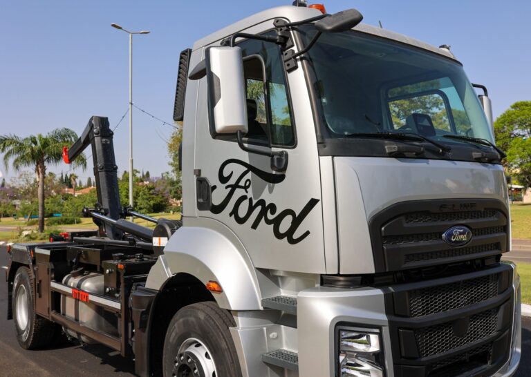 משאית פורד דגם 1833 רמסע