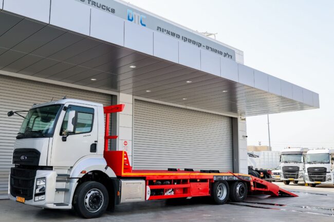 משאית פורד דגם 2633 מובילית