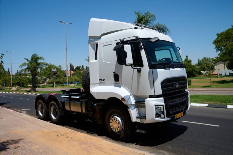 משאית פורד דגם 3351T גורר תומך