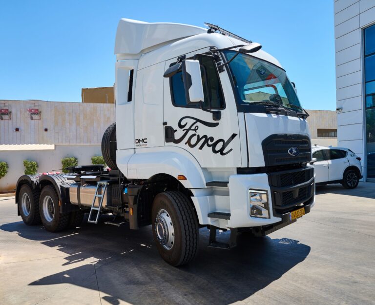 משאית פורד דגם 3351T גורר תומך