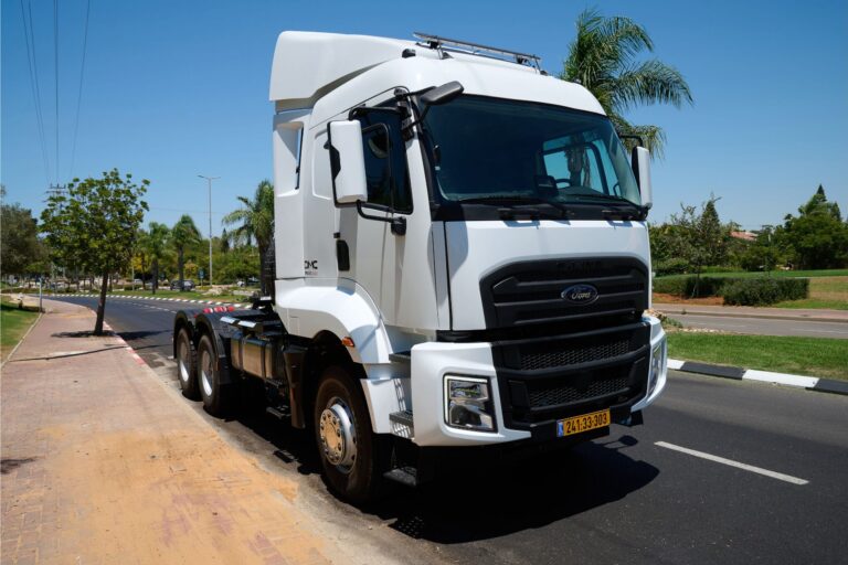 משאית פורד דגם 3351T גורר תומך