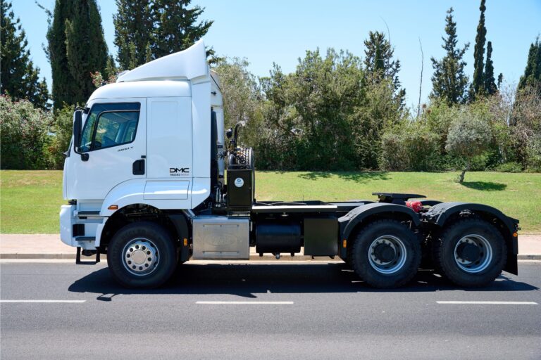 משאית פורד דגם 3351T גורר תומך