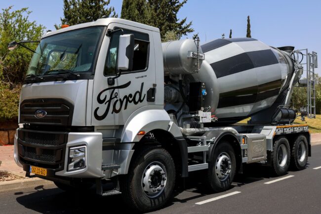 משאית פורד דגם 4145M מערבל