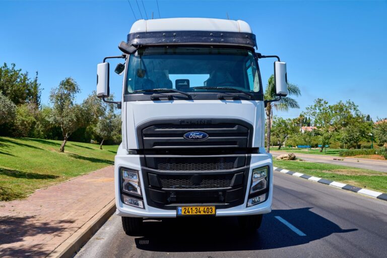 משאית פורד דגם 4151D רמסע