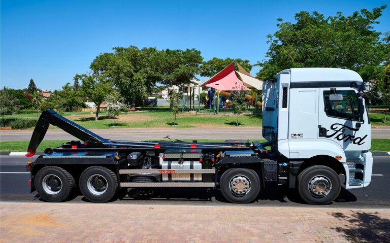 משאית פורד דגם 4151D רמסע