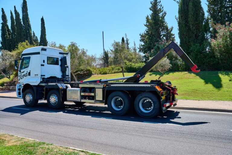 משאית פורד דגם 4151D רמסע