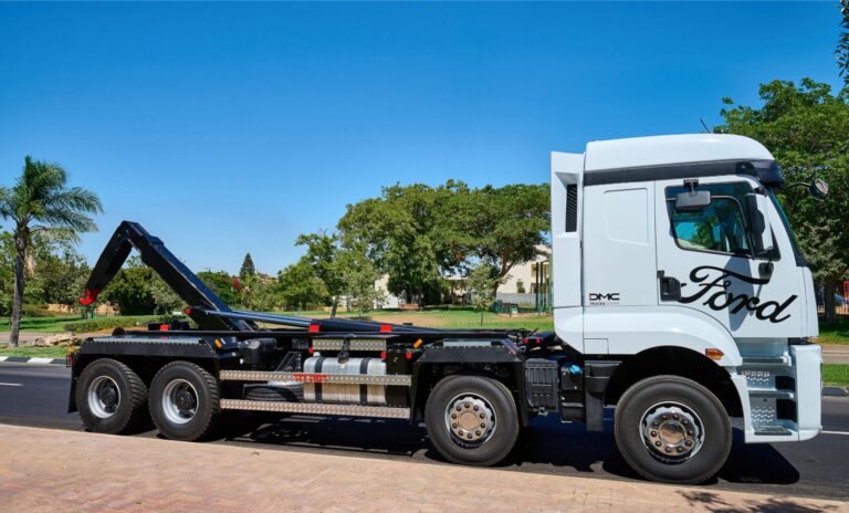 משאית פורד דגם 4151D רמסע