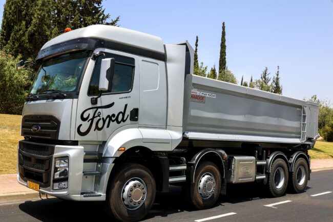 משאית פורד דגם 4151D רכינה