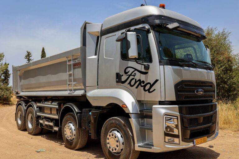 משאית פורד דגם 4151D רכינה
