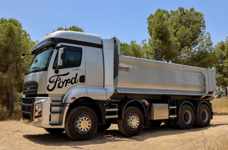 משאית פורד דגם 4151D רכינה