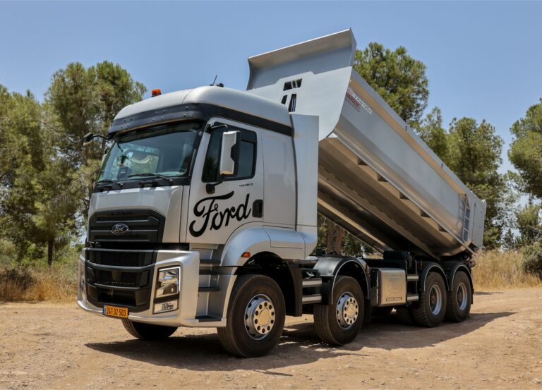 משאית פורד דגם 4151D רכינה