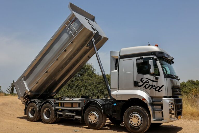 משאית פורד דגם 4151D רכינה