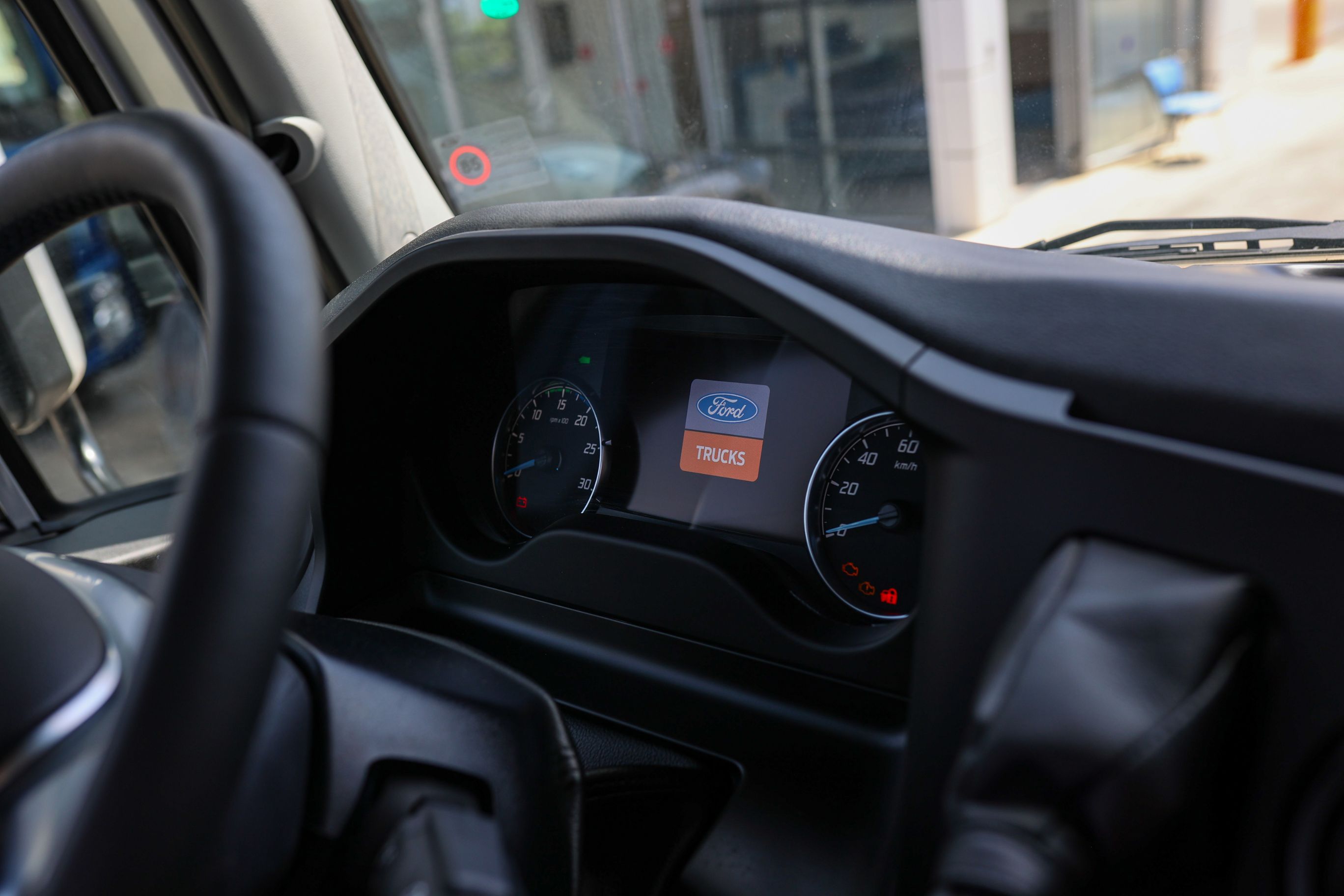 דשבורד של משאית מסדרת F-LINE של פורד