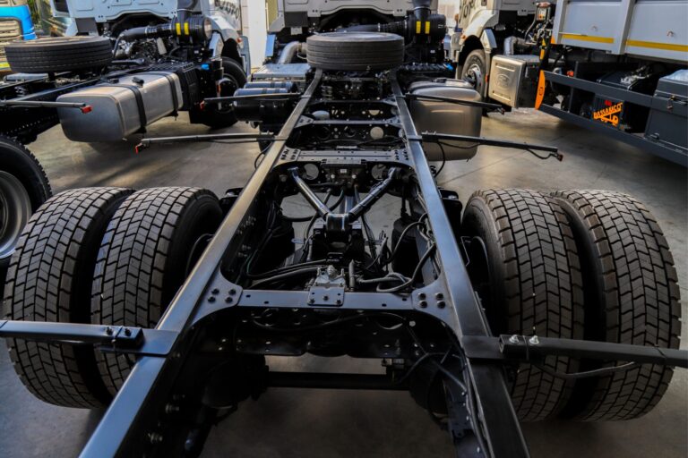 מירכב של דגם 1833 מסרת F-LINE של פורד - מבט מאחור